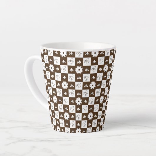 Elegant White en Brown Checkered Pattern Latte Mok (Linkerhoek)