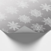 Elegant White en Silver Snowflake-kerstpatroon Cadeaupapier (Hoek)