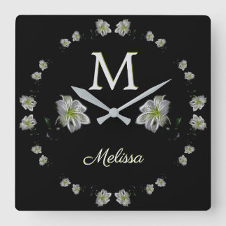 Elegant White Lilies Floral Vierkante Klok