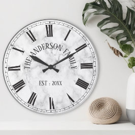 Elegant White Marble Custom Familienaam Stijlvol Ronde Klok