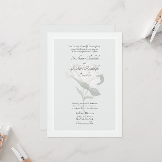 Elegant White Rose One Venue Wedding Invitation Kaart (Voorkant / Achterkant in situ)