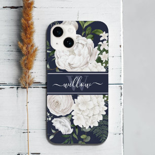 Elegant White Roses Greenery Navy Blue Monogram Case-Mate iPhone 14 Hoesje