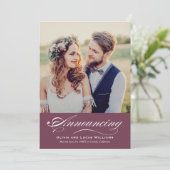 Elegant Wine Script Weduwfotohuwelijk Aankondiging (Staand voorkant)