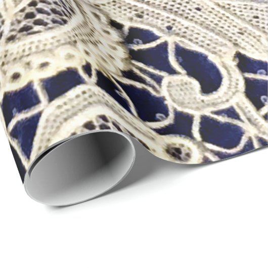 Elegant wit bloemig antiek kant op marineblauw cadeaupapier (Rol Hoek)