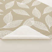 Elegant wit leder met botanische glans en taupe sherpa deken (3/4)