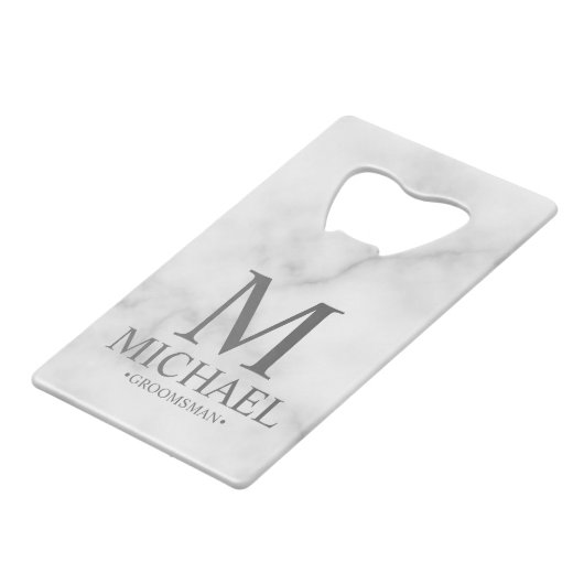 Elegant wit marmer gepersonaliseerde bruidsjonkers kredietkaart flessenopener (Voorkant Gekanteld)