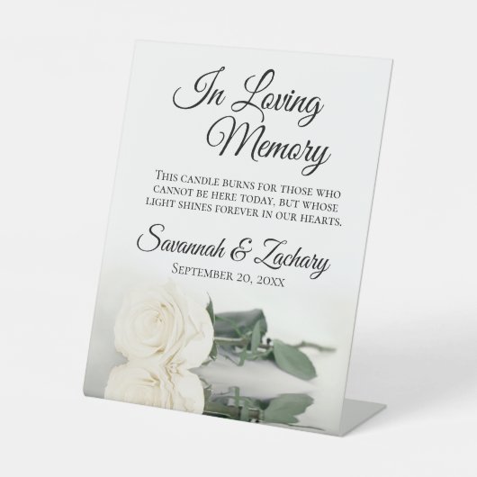 Elegant wit Rose Loving Memory Huwelijksmonument Reclamebord Met Voetstuk (Voorkant)