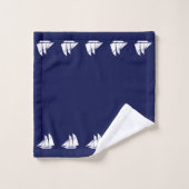 Elégant yacht blanc sur bleu marine (Gant de toilette)
