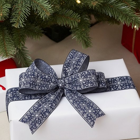 Elegant zilveren en blauwe sneeuwvlokken patroon lint