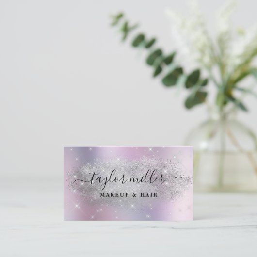 Elegant zilverglitter make-up en haar metaal visitekaartje (Staand voorkant)