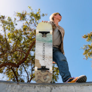 Elegant zonneschijn en blauw oceaanstrand skateboard