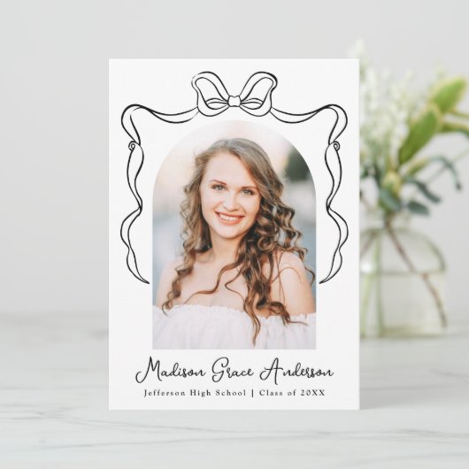 Elegant zwart boog foto Afstuderen Aankondiging (Staand voorkant)
