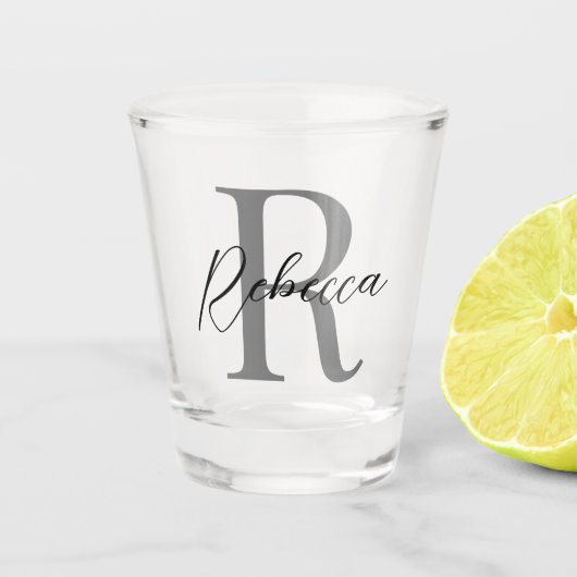 Elegant zwart en grijs minimalistisch monogram shot glas (Voorkant)