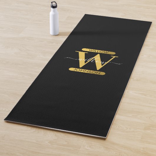 Elegant zwart & Gold Monogram modern script Yogamat (In situ)