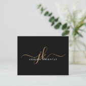 Elegant Zwart Goud Monogram Script Initialen Briefkaart (Staand voorkant)