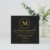 Elegant zwart gouden krans Monogram We hebben verp Aankondiging (Staand voorkant)