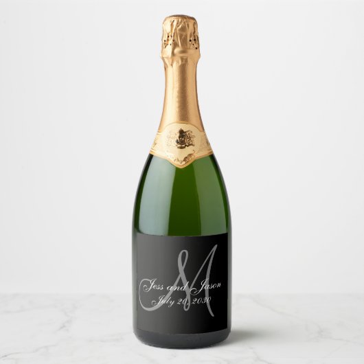 Elegant Zwart Wit Grijs Monogram Namen Bruiloft Sparkling Wijnetiket (Voorkant)