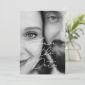 Elegant zwart wit script foto Sla de datum op Save The Date (Staand voorkant)
