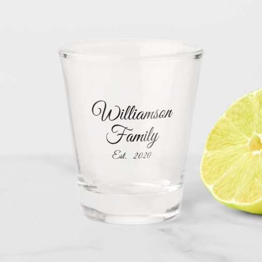 Elegant zwarte-scriptaangepaste tekstdatum naam shot glas (Voorkant)