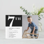 Elegante 7e verjaardag uitnodiging Black Boy Foto (Staand voorkant)