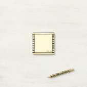 Elegante aangepaste naam zwart gouden folie gestre post-it® notes (Op bureau)