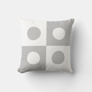 Elegante abstracte grijze en witte cirkels en vier kussen