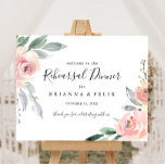 Élégante Affiche de bienvenue de la répétition de<br><div class="desc">Cet élégant panneau d'accueil pour le dîner de répétition rose est parfait pour une répétition mariage moderne. Le design se compose de roses roses et de pivoines dessinés à la main avec des feuilles verts et gris,  inspirant la beauté naturelle.</div>