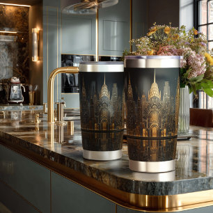 Elegante Art Deco stadshemels in goud op zwart Geïsoleerde Drinkbeker