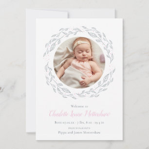 Elegante babymeisje foto bloemenguirlande geboorte aankondiging