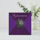 Elégante Black Purple Daisy Quinceanera Invitation (Debout devant)