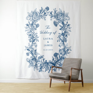 Elegante Blauwe Bloemenkroon Monogram Trouw Welkom Wandkleed