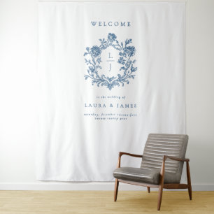 Elegante Blauwe Bloemenkroon Monogram Trouwbegroet Wandkleed