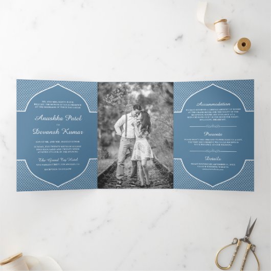 Elegante Blauwe Etnische Indische Boog Huwelijksfo Drieluik Uitnodiging (Binnen)