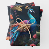 Elegante blauwe pauw in kleurrijke bloementuin inpakpapier vel (In situ)