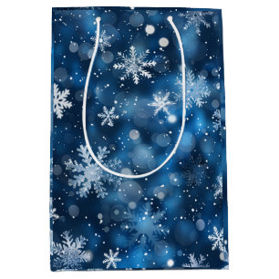 Elegante Blauwe & Witte Sneeuwvlok Winter Gift Bag Medium Cadeauzakje