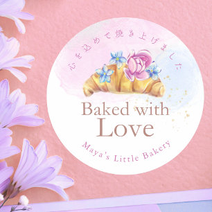 Elegante bloemencroissant gebakken met liefde ronde sticker
