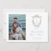 Elegante bloemenkrans | Monogram bruiloft Save The Date (Voorkant)