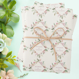 Elegante bloemige roze pioenroos monogram trouw inpakpapier vel