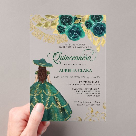 Elegante bloemige smaragdgroene Charra Quinceañera Acryl Uitnodigingen (Insitu (Draagbaar))