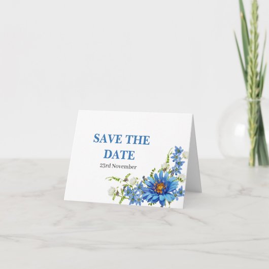 Elegante Blue Daisy Wedding Save the Date Aankondiging (Voorkant)