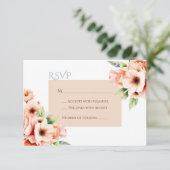 Elegante Blush Peach Bloemen RSVP Respons Kaart (Staand voorkant)