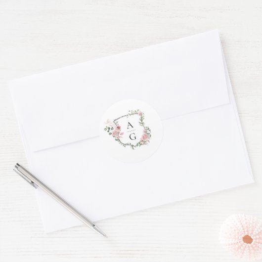 Elegante Blush Roze Bloemen Monogram Kreeft Huweli Ronde Sticker (Envelop)