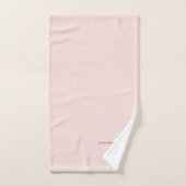 Elegante Blush Roze Script Monogram Typografie Bad Handdoek (Handdoek)