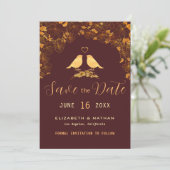 Elegante bordeauxrode en gouden bloem- en vogelpri save the date (Staand voorkant)