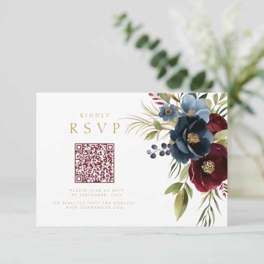 Elegante Bourgogne Bloemen QR code bruiloft RSVP (Staand voorkant)