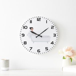 Elegante bruid ontspannen in bad bruiloft ontwerp grote klok