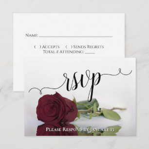 Elegante bruiloft met langstelige bordeauxrode roz RSVP kaartje