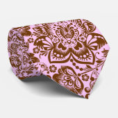 Elegante bruine damast & roze achtergrond stropdas (Opgerold)