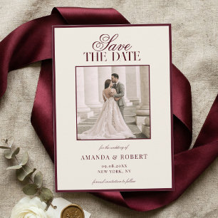 Elegante Burgundy Old Money Foto Bruiloft Save The Date
