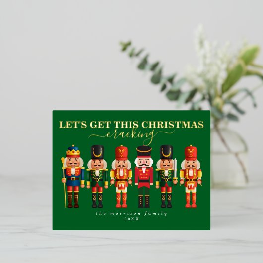 Élégante carte de Noël Foil Nutcracker moderne (Debout devant)